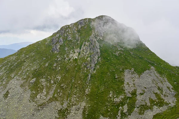 Paesaggio Alpino Una Nuvolosa Giornata Estiva Piovosa — Foto Stock