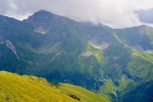 Alpská Krajina Oblačném Deštivém Letním Dni — Stock fotografie