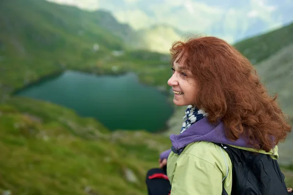 Senior Caucasian Hiker Woman Backpack Resting Glacial Lake Mountains — Stock Photo, Image