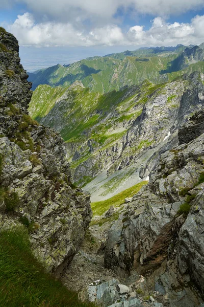 Vista Aérea Picos Terras Altas Com Trilhas Montanha Verão — Fotografia de Stock