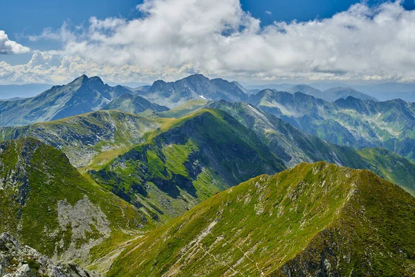 Vista Aérea Picos Terras Altas Com Trilhas Montanha Verão — Fotografia de Stock