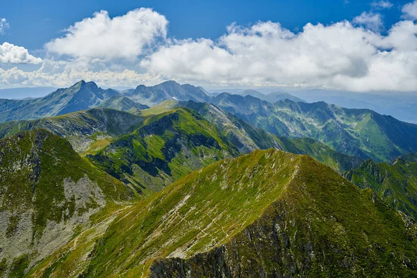 Uitzicht Vanuit Lucht Bergtoppen Met Bergpaden Zomer — Stockfoto
