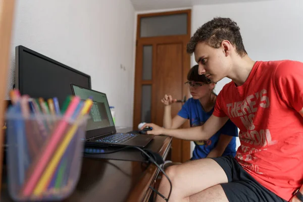 Studenten Paar Nemen Een Online Klas Laptop — Stockfoto