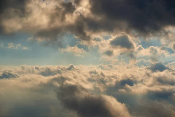 山の高高度雲 背景などのグラフィックリソースとして使用するための理想的な — ストック写真