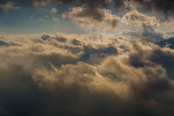山の高高度雲 背景などのグラフィックリソースとして使用するための理想的な — ストック写真