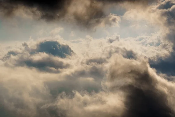 山の高高度雲 背景などのグラフィックリソースとして使用するための理想的な — ストック写真