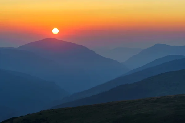 Lebendige Landschaft Mit Sonnenaufgang Den Bergen Sommer — Stockfoto