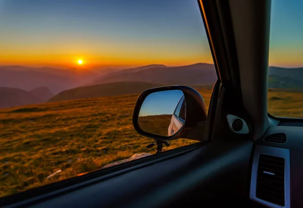 Východ Slunce Pohled Řidiče Okna Auta Horách Terénní — Stock fotografie
