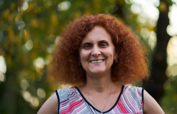 Curly Redhead Woman Outdoor Countryside Candid Portrait — Stock Photo, Image