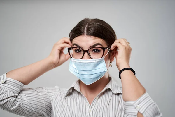 Mujer Negocios Con Mascarilla Protectora Contra Coronavirus Covid — Foto de Stock