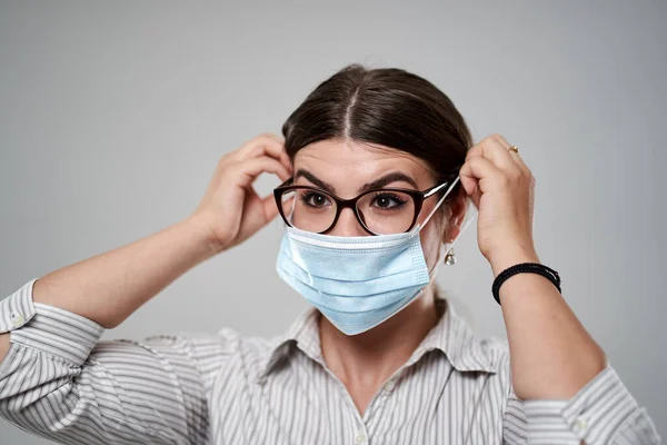 Donna Affari Con Maschera Protettiva Contro Covid Coronavirus — Foto Stock