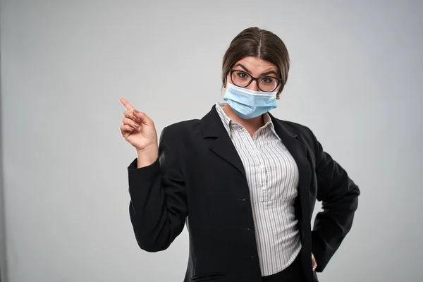 Donna Affari Con Maschera Protettiva Contro Covid Coronavirus — Foto Stock