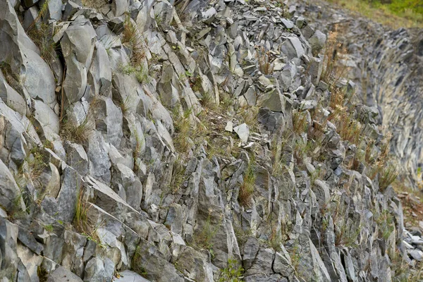 Různé Skalní Útvary Geologických Vrstvách Opuštěném Lomu — Stock fotografie