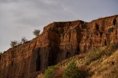 Volkanik oluşumlar 10 milyon yıldır sönmüş bir volkanın kalderasından.