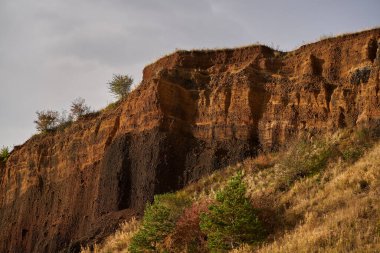 Volkanik oluşumlar 10 milyon yıldır sönmüş bir volkanın kalderasından.