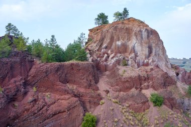 Volkanik oluşumlar 10 milyon yıldır sönmüş bir volkanın kalderasından.