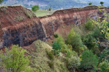 Volkanik oluşumlar 10 milyon yıldır sönmüş bir volkanın kalderasından.