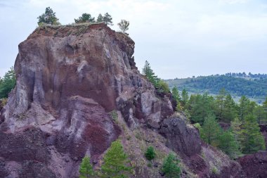 Volkanik oluşumlar 10 milyon yıldır sönmüş bir volkanın kalderasından.