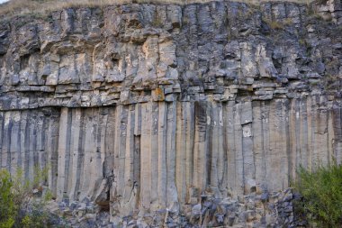 Sönmüş bir volkandan oluşan bazalt sütunlar.