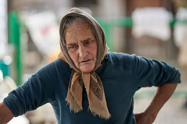 Μια Ηλικιωμένη Αγρότισσα Κοντινό Πλάνο Εξωτερικό Χώρο — Φωτογραφία Αρχείου