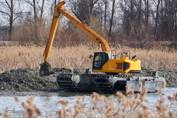 Earth Digger Excavator River Shore Working — Stock Photo, Image