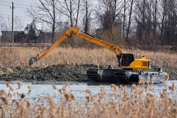 Earth Digger Excavator River Shore Working — Stock Photo, Image