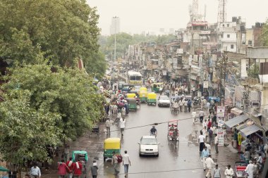 Eski Delhi, Hindistan - 10 Temmuz 2007: kalabalık sokaklarında eski Delhi Hindistan.