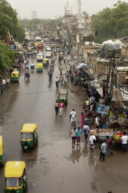 Eski Delhi, Hindistan - 10 Temmuz 2007: kalabalık sokaklarında eski Delhi Hindistan.