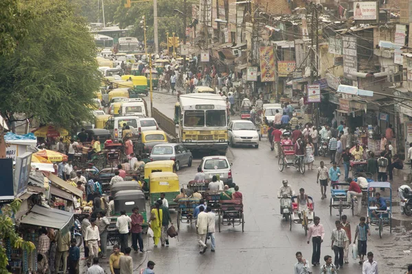 Eski Delhi, Hindistan - 10 Temmuz 2007: kalabalık sokaklarında eski Delhi Hindistan.