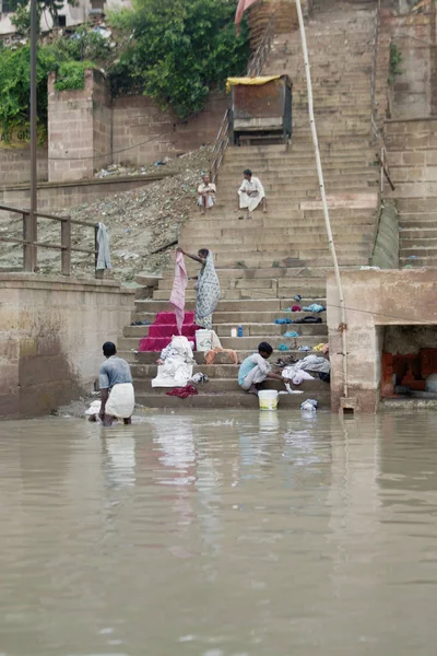 Varanasi Uttar Pradesh India Julio 2007 Los Peregrinos Bañan Realizan — Foto de Stock