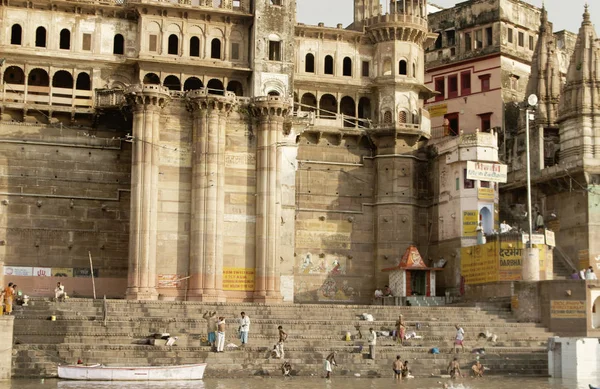 Varanasi Uttar Pradesh Índia Julho 2007 Peregrinos Que Tomam Banho — Fotografia de Stock