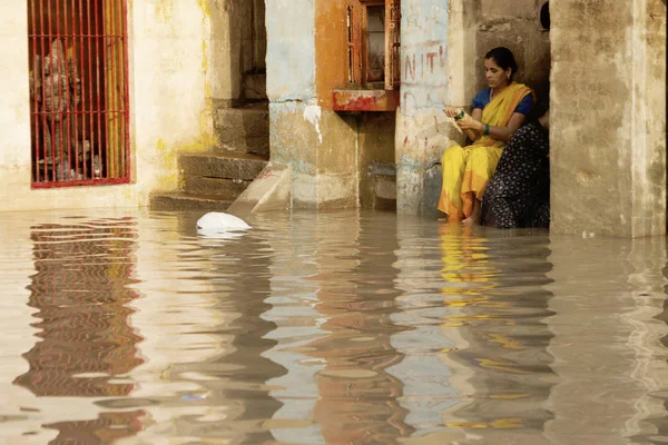 Varanasi Uttar Pradesh India Julio 2007 Los Peregrinos Bañan Realizan — Foto de Stock