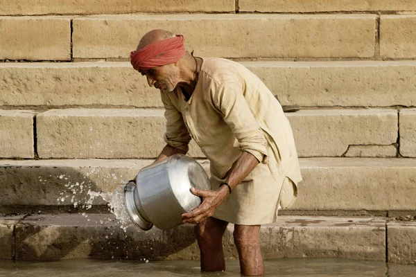 Varanasi Uttar Pradesh India Iulie 2007 Pelerinii Fac Baie Fac — Fotografie, imagine de stoc