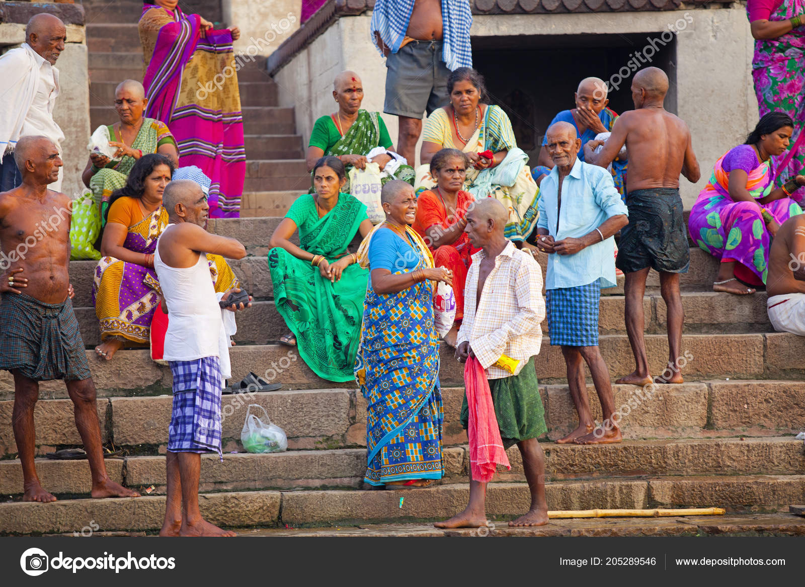 Hindus Baden im Fluss Ganges am frühen Morgen, Varanasi 