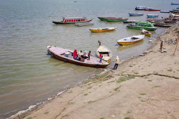 Varanasi Uttar Pradesh India Julio 2018 Los Peregrinos Bañan Realizan — Foto de Stock