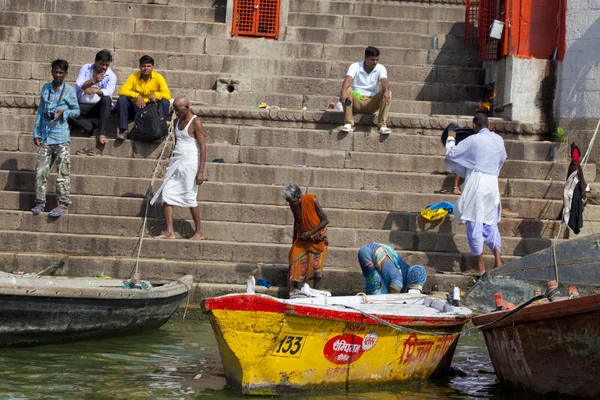 Varanasi Uttar Pradesh Hindistan Temmuz 2018 Banyo Ritüel Kutsal Ganj — Stok fotoğraf