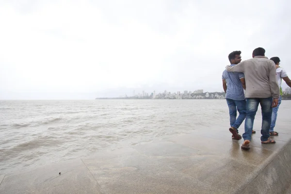 Mumbai Índia Julho 2018 Pessoas Não Identificadas Visitam Passeio Marítimo — Fotografia de Stock