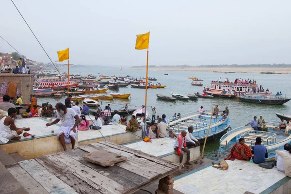 Varanasi Uttar Pradesh Indie Lipca 2018 Łodzie Pielgrzymów Przybywających Ceremonii — Zdjęcie stockowe