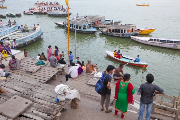 Varanasi Uttar Pradesh India Julio 2018 Barcos Con Peregrinos Llegando — Foto de Stock