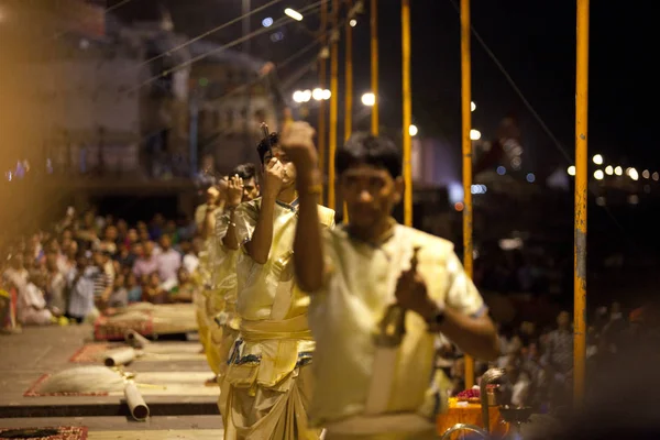 Βαρανάσι Ούτα Πράτες Ινδία Ιουλίου 2018 Ganga Aarti Τελετή Στο — Φωτογραφία Αρχείου