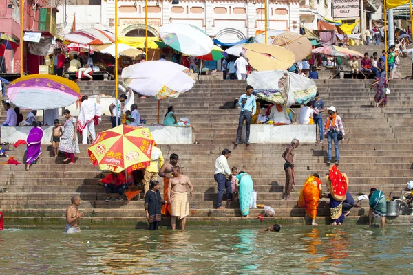 Varanasi Uttar Pradesh India Juli 2018 Unidentified Pelgrims Nemen Ritueel — Stockfoto