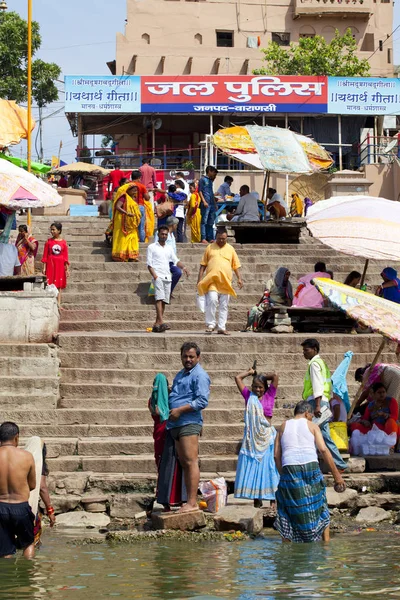 Varanasi Uttar Pradesh Indien Juli 2018 Unbekannte Pilger Nehmen Frühen — Stockfoto