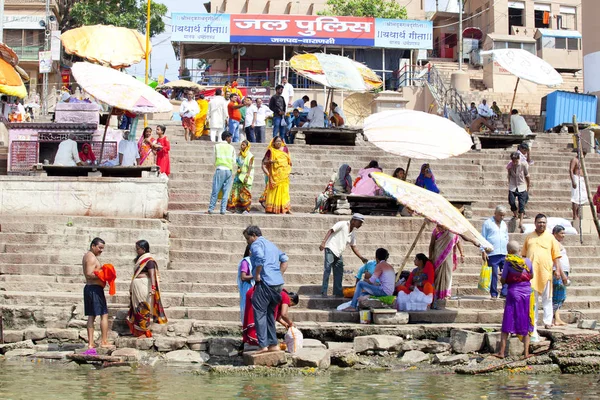 Varanasi Uttar Pradesh Indien Juli 2018 Oidentifierade Pilgrimer Med Rituella — Stockfoto