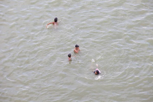 Varanasi Uttar Pradesh Indien Juli 2018 Unbekannte Pilger Nehmen Frühen — Stockfoto