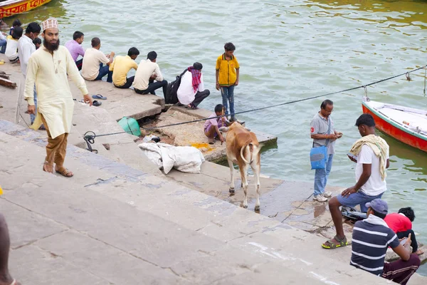 Varanasi Uttar Pradesh India Июля 2018 Года Неизвестные Паломники Принимают — стоковое фото