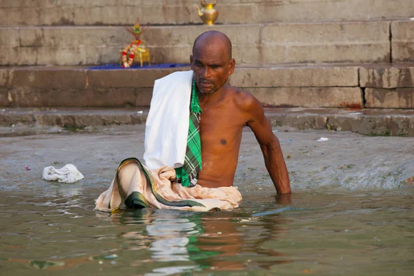 Varanasi Uttar Pradesh Índia Julho 2018 Peregrinos Não Identificados Tomando — Fotografia de Stock