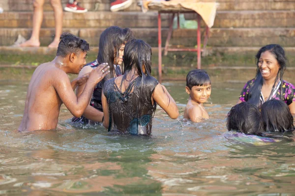 Varanasi Uttar Pradesh Indie Lipca 2018 Niezidentyfikowany Pielgrzymów Rytualnej Kąpieli — Zdjęcie stockowe