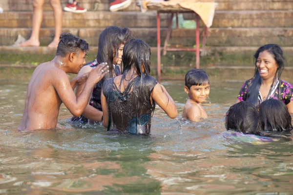 Varanasi Uttar Pradesh India July 2018 Unidentified Pilgrims Taking Ritual — Stock Photo, Image