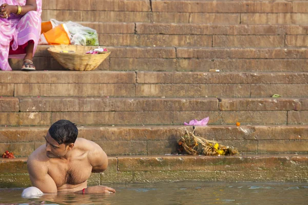 Varanasi Uttar Pradesh India Juli 2018 Unidentified Pelgrims Nemen Ritueel — Stockfoto