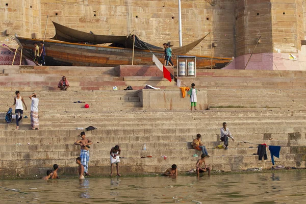 Varanasi Uttar Pradesh Indien Juli 2018 Oidentifierade Pilgrimer Med Rituella — Stockfoto